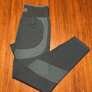 PINK Victorias Secret Seamless workout tights, green/black, size XL, full length